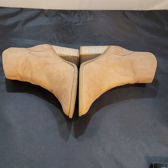 EXPRESS BLOCK HEEL POINTED TOE SLIP-ON WOMEN"S BOOTIE - Picture 14 of 15